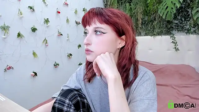 ElizaNik  online show from February 6, 9:33 pm