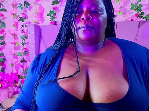 Snapshot of rocio_bbw_ chatting on October 13, 11:27 pm rocio bbw online show from October 13, 11:27 pm