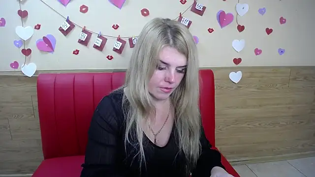 Snapshot of Julya_Barbi chatting on February 12, 12:01 pm Julya Barbi online show from February 12, 12:01 pm