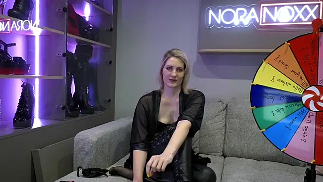 Snapshot of NoraNoxx chatting on June 21, 9:53 pm NoraNoxx online show from June 21, 9:53 pm