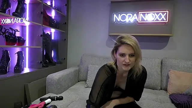 Snapshot of NoraNoxx chatting on June 16, 8:20 pm NoraNoxx online show from June 16, 8:20 pm