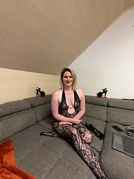 Snapshot of NoraNoxx chatting on March 4, 9:22 pm NoraNoxx online show from March 4, 9:22 pm