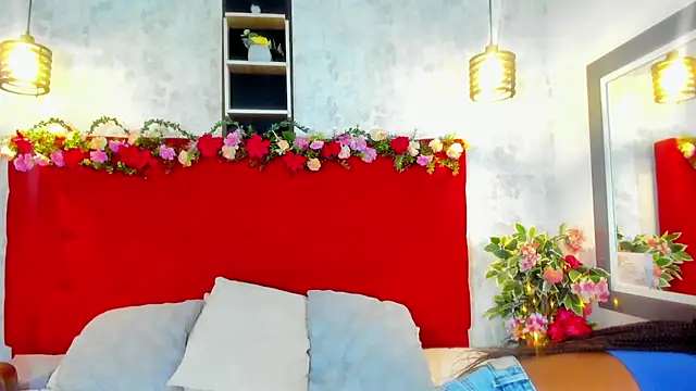 Snapshot of SilvannaFit chatting on November 8, 11:47 am SilvannaFit online show from November 8, 11:47 am