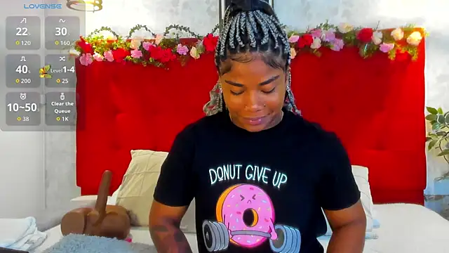 Snapshot of SilvannaFit chatting on October 18, 11:45 am SilvannaFit online show from October 18, 11:45 am