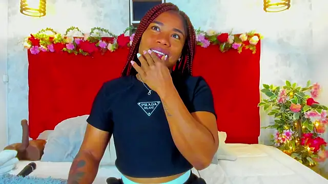 Snapshot of SilvannaFit chatting on November 23, 11:09 am SilvannaFit online show from November 23, 11:09 am