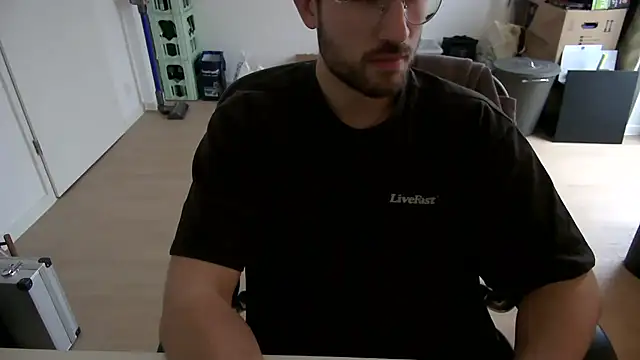 taallguyy 196 online show from November 19, 12:05 pm