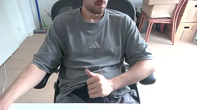 taallguyy 196 online show from May 19, 1:29 pm