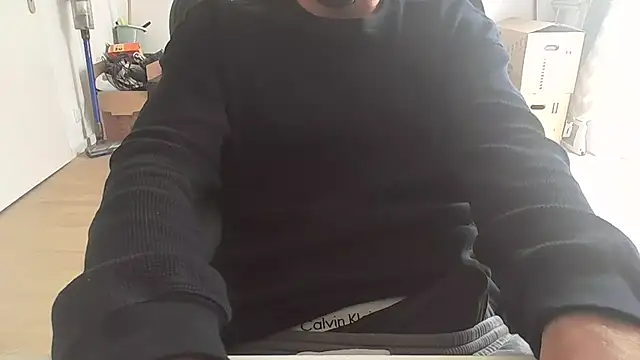 Snapshot of taallguyy_196 chatting on September 26, 10:55 am taallguyy 196 online show from September 26, 10:55 am