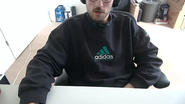 taallguyy 196 online show from March 25, 3:22 pm