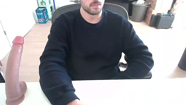 taallguyy 196 online show from December 4, 1:10 pm