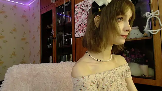 Snapshot of cloudgirrl chatting on January 13, 8:37 pm cloudgirrl online show from January 13, 8:37 pm