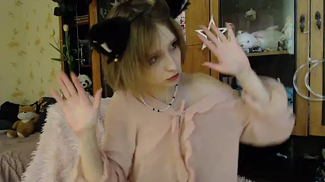 Snapshot of cloudgirrl chatting on March 9, 7:05 pm cloudgirrl online show from March 9, 7:05 pm