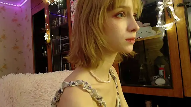 Snapshot of cloudgirrl chatting on January 10, 10:15 pm cloudgirrl online show from January 10, 10:15 pm