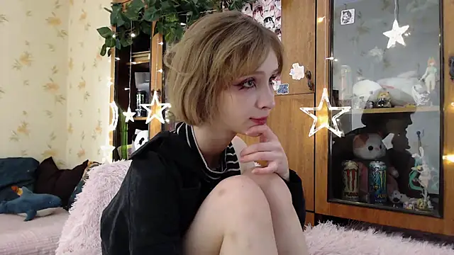 Snapshot of cloudgirrl chatting on March 19, 5:28 pm cloudgirrl online show from March 19, 5:28 pm