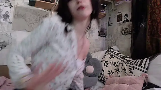 cloudgirrl online show from April 8, 3:57 pm