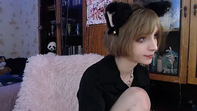 Snapshot of cloudgirrl chatting on February 21, 2:39 am cloudgirrl online show from February 21, 2:39 am