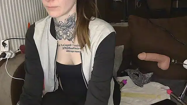 liloucamchaudee online show from March 15, 7:32 pm