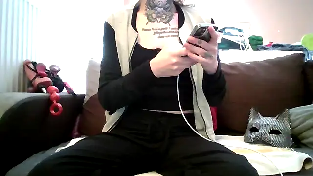 liloucamchaudee online show from March 16, 8:18 am