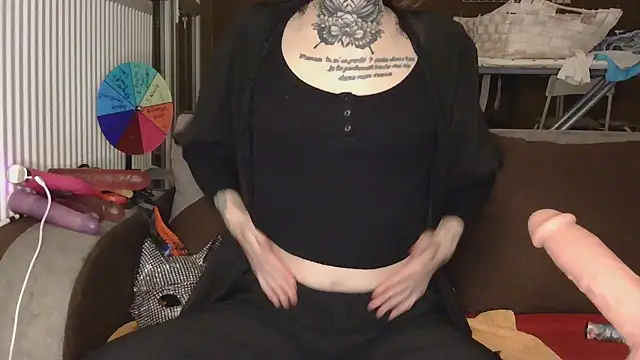 liloucamchaudee online show from February 17, 8:17 pm