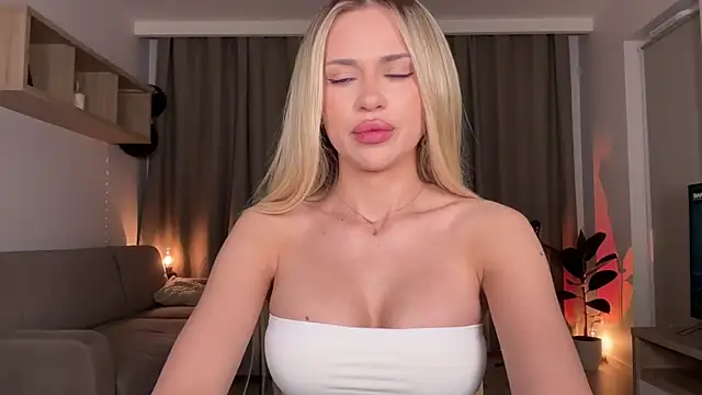 Snapshot of Julia_RL chatting on September 16, 8:32 pm Julia RL online show from September 16, 8:32 pm