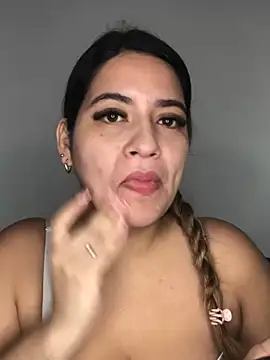 Snapshot of Amira__Fatima chatting on February 28, 2:31 pm Amira Fatima online show from February 28, 2:31 pm