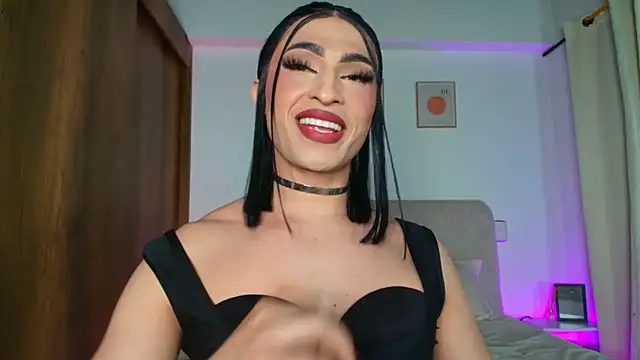 Snapshot of KarolPorttela chatting on October 2, 12:03 am KarolPorttela online show from October 2, 12:03 am
