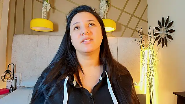 frreeya online show from March 3, 7:32 pm