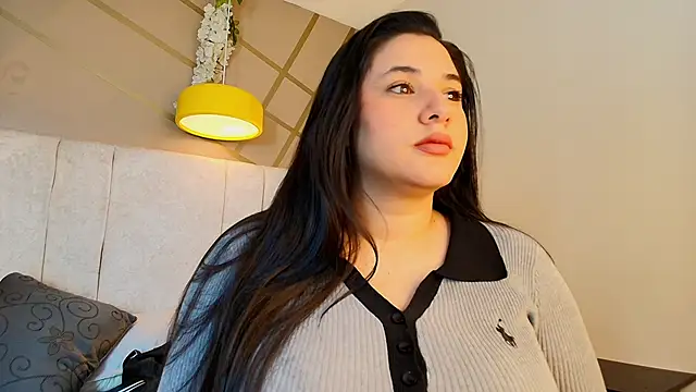 frreeya online show from March 5, 9:00 pm