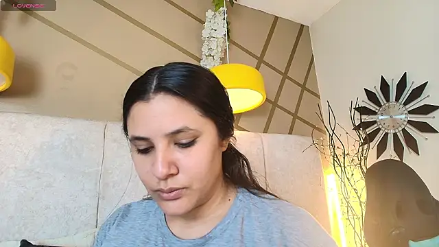 frreeya online show from March 20, 9:16 pm