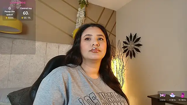 frreeya online show from March 9, 8:12 pm