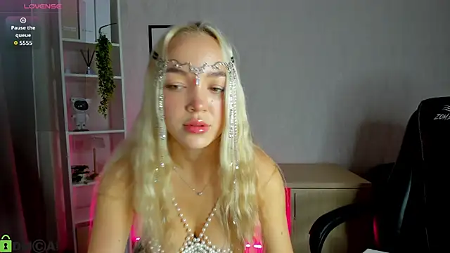 Snapshot of Christy_Little chatting on September 12, 12:55 am Christy Little online show from September 12, 12:55 am