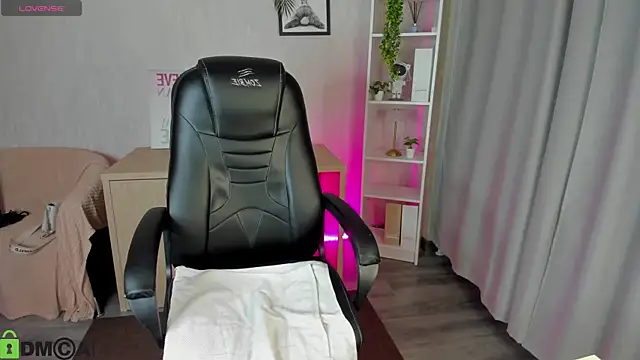 Christy Little online show from November 6, 12:58 am