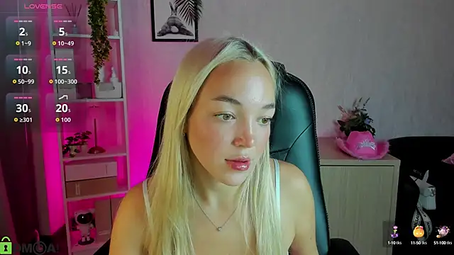 Snapshot of Christy_Little chatting on September 17, 11:40 pm Christy Little online show from September 17, 11:40 pm