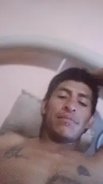 Snapshot of carloshot31 chatting on May 12, 7:05 am carloshot31 online show from May 12, 7:05 am