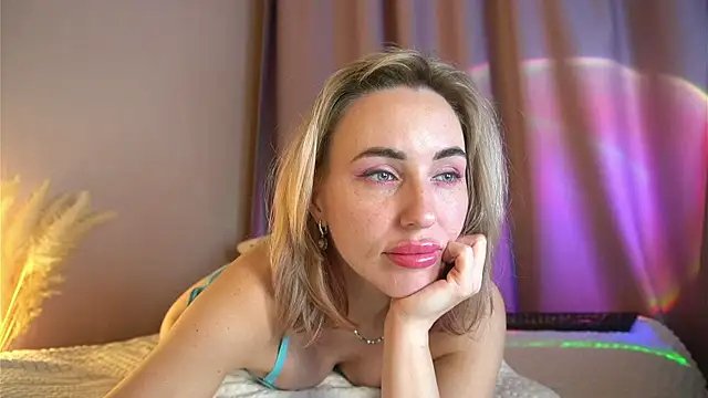 Snapshot of Cum_Slutt chatting on November 6, 5:17 pm Cum Slutt online show from November 6, 5:17 pm