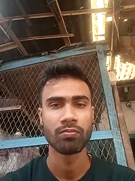 Snapshot of Skinny_Bigass_23 chatting on December 1, 7:53 am Skinny Bigass 23 online show from December 1, 7:53 am