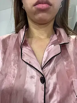 Snapshot of Aaliyah_Salma chatting on June 16, 5:35 pm Aaliyah Salma online show from June 16, 5:35 pm