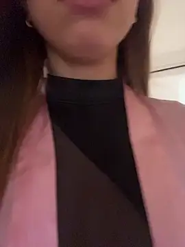 Snapshot of Aaliyah_Salma chatting on June 12, 7:33 pm Aaliyah Salma online show from June 12, 7:33 pm