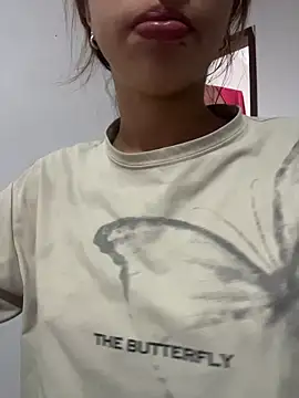 Snapshot of Aaliyah_Salma chatting on June 13, 7:23 pm Aaliyah Salma online show from June 13, 7:23 pm