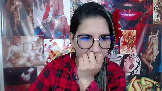 Snapshot of Benett_Lea chatting on December 4, 7:17 pm Benett Lea online show from December 4, 7:17 pm