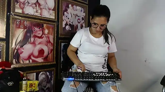 Snapshot of Benett_Lea chatting on December 29, 7:32 pm Benett Lea online show from December 29, 7:32 pm