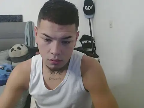 Snapshot of MarceloMilk chatting on September 10, 10:03 am MarceloMilk online show from September 10, 10:03 am