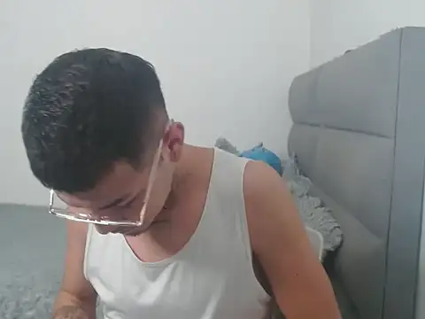 Snapshot of MarceloMilk chatting on September 15, 1:44 pm MarceloMilk online show from September 15, 1:44 pm