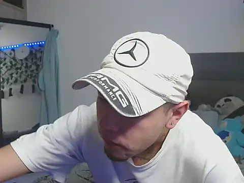 Snapshot of MarceloMilk chatting on October 16, 5:16 am MarceloMilk online show from October 16, 5:16 am