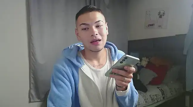 Snapshot of MarceloMilk chatting on February 24, 3:23 am MarceloMilk online show from February 24, 3:23 am