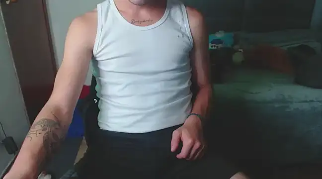 Snapshot of MarceloMilk chatting on March 20, 2:19 am MarceloMilk online show from March 20, 2:19 am