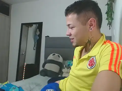Snapshot of MarceloMilk chatting on October 3, 4:58 am MarceloMilk online show from October 3, 4:58 am