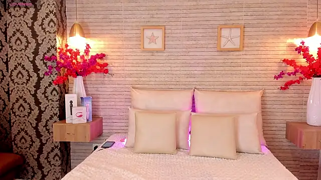 Snapshot of Catalinna_Thompson chatting on October 17, 1:02 pm Catalinna Thompson online show from October 17, 1:02 pm