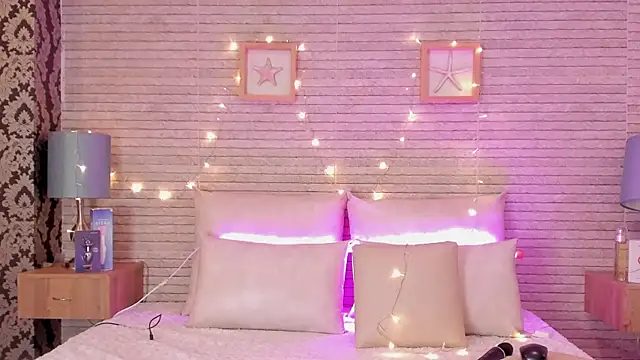 Snapshot of Catalinna_Thompson chatting on February 22, 12:08 pm Catalinna Thompson online show from February 22, 12:08 pm