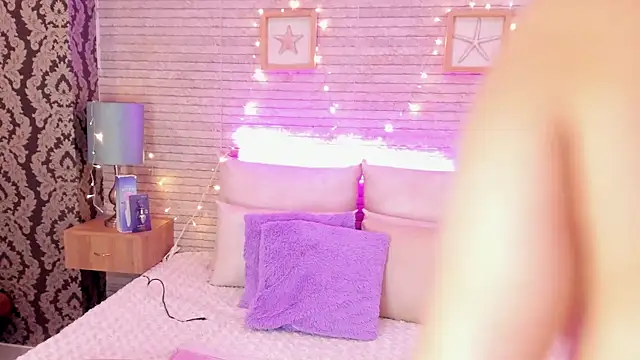 Snapshot of Catalinna_Thompson chatting on March 4, 12:01 pm Catalinna Thompson online show from March 4, 12:01 pm